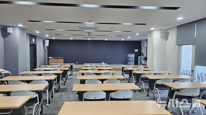 [성남=뉴시스] 경기 성남시 혁신지원센터 내 회의실 브릿지룸. (사진=성남시 제공) 2025.12.08. photo@newsis.com