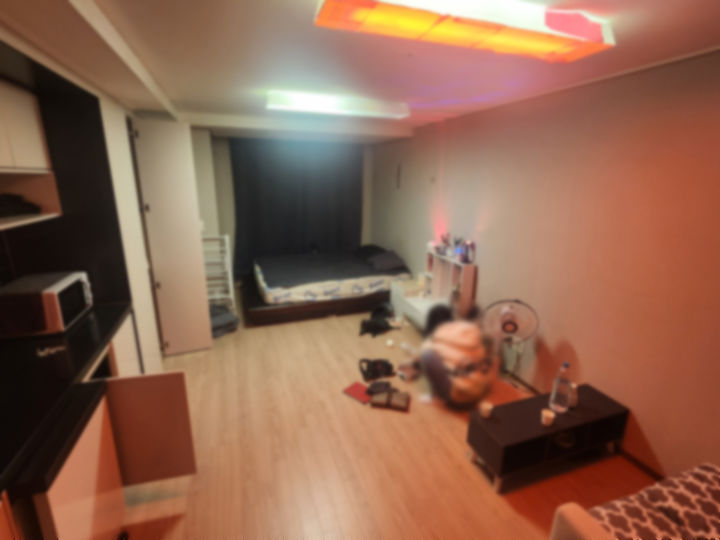 [부산=뉴시스] 부산경찰청이 외국인 고용 성매매 업소를 대상으로 합동 단속을 벌인 현장 (사진=부산경찰청 제공) 2025.12.08. photo@newsis.com *재판매 및 DB 금지