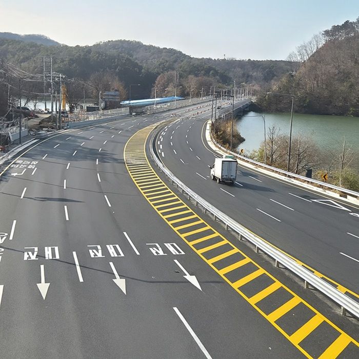 [대전=뉴시스]기존 왕복 4차로를 6차로로 확장한 '서대전IC~두계3가 도로확장공사'가 완료돼 8일 전면 개통됐다. 2025. 12. 08 photo@newsis.com *재판매 및 DB 금지