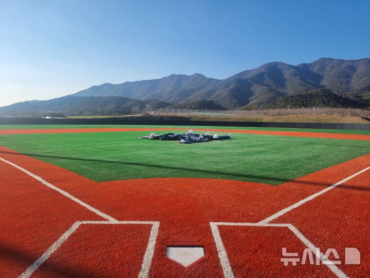 [증평=뉴시스] 증평생활야구장 (사진= 증평군 제공) photo@newsis.com *재판매 및 DB 금지