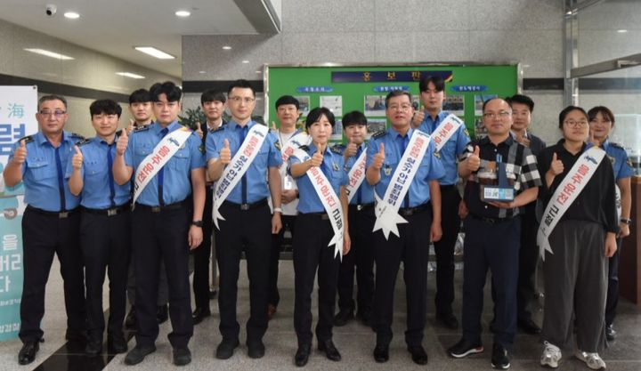 [완도=뉴시스] 완도해경 청렴 캠페인. (사진 = 완도해경 제공) 2025.12.08. photo@newsis.com *재판매 및 DB 금지