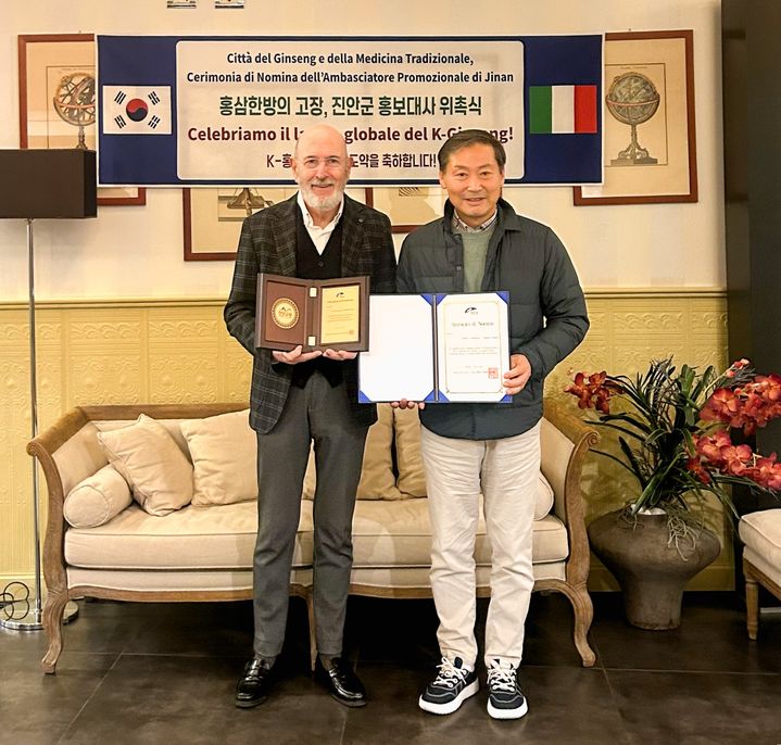 전북 진안군이 이탈리아 움베르토 나르디 박사를 진안군 홍보대사로 공식 위촉했다.(사진=진안군 제공) *재판매 및 DB 금지