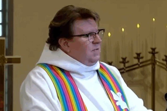 [성ㄹ=뉴시스]설교 중 커밍아웃한 한 뉴욕 교희의 목사 필립 파뉴프(51)는 3개월간 호르몬 치료를 진행 중이라고 전했다. (사진: 뉴욕포스트) 2025.12.3. *재판매 및 DB 금지