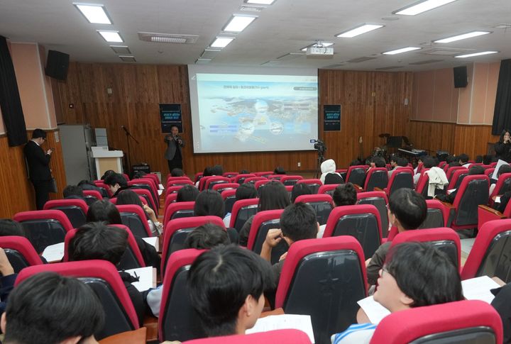 [경남소식]도의회, 크리스마스실 기부금 100만원 전달 등