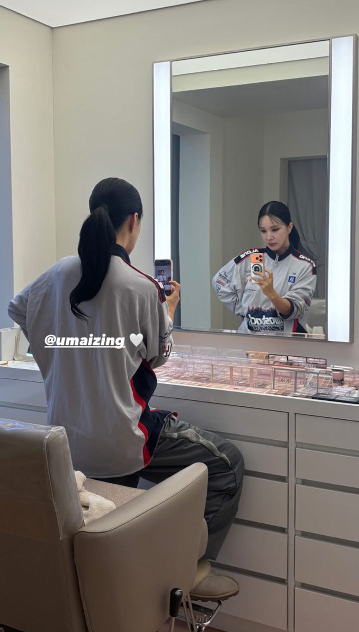 [서울=뉴시스] 가수 겸 배우 엄정화. (사진=엄정화 인스타그램 캡처) 2025.12.08. photo@newsis.com *재판매 및 DB 금지