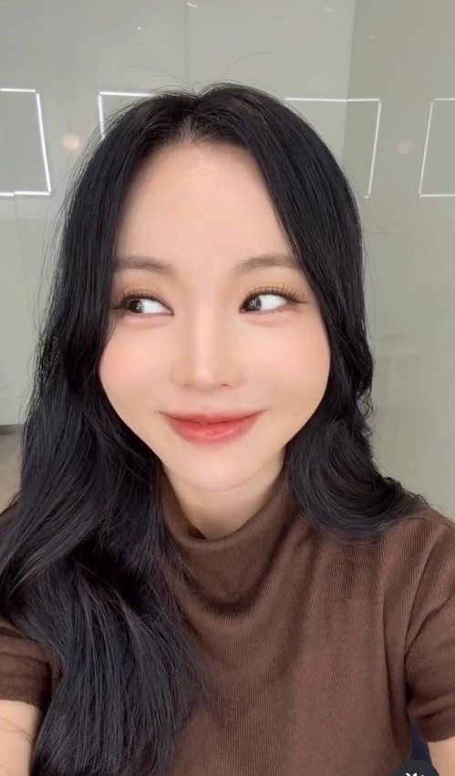 [서울=뉴시스] 가수 홍진영이 근황 셀카를 공개하며 밝은 에너지를 전했다. (사진=홍진영 인스타그램 캡처) 2025.12.08. photo@newsis.com  *재판매 및 DB 금지