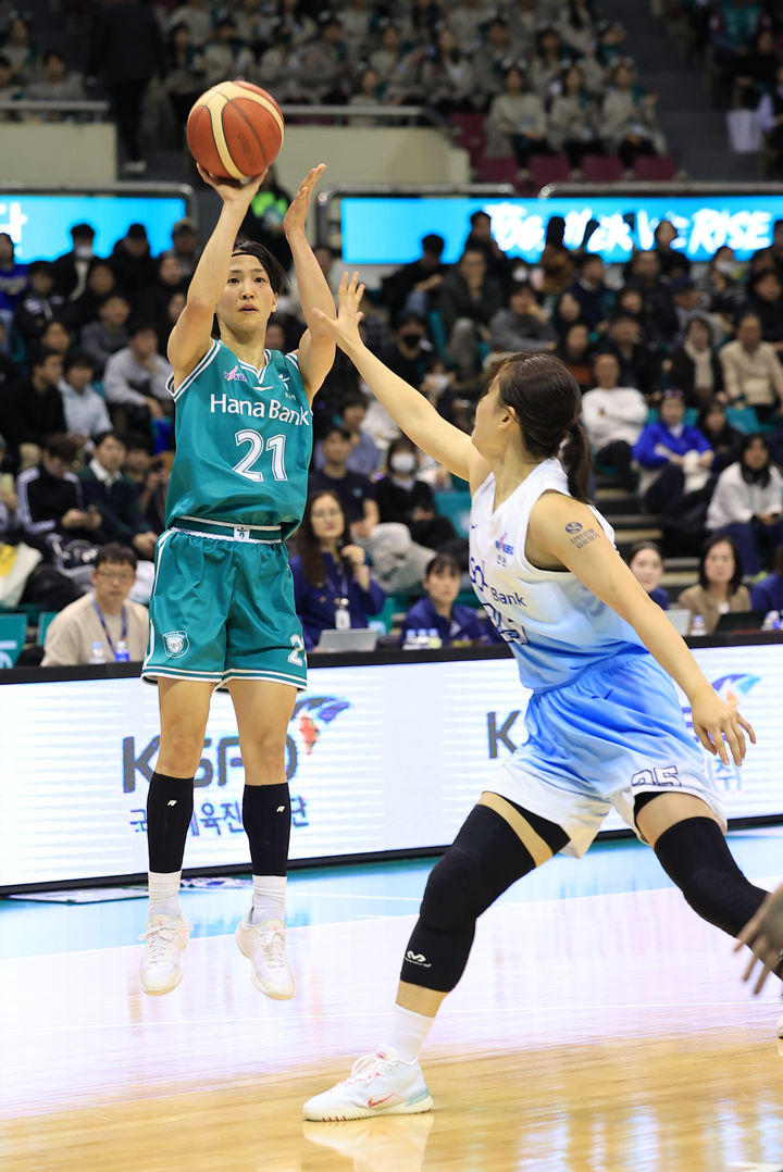 [서울=뉴시스] 여자프로농구 부천 하나은행 이이지마 사키. (사진=WKBL 제공) *재판매 및 DB 금지
