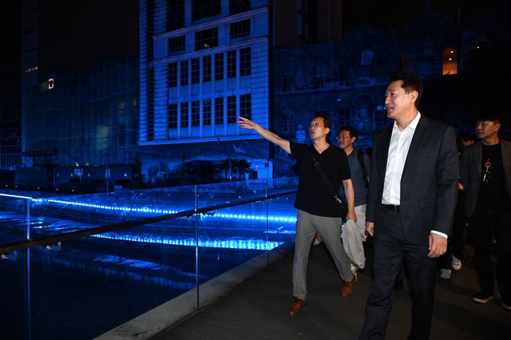 [쿠알라룸푸르=뉴시스]오세훈 서울시장이 6일(토) 저녁 말레이시아 쿠알라룸푸르 리버오브라이프를 둘러보고 있다. 2025.12.09. (사진=서울시 제공) *재판매 및 DB 금지