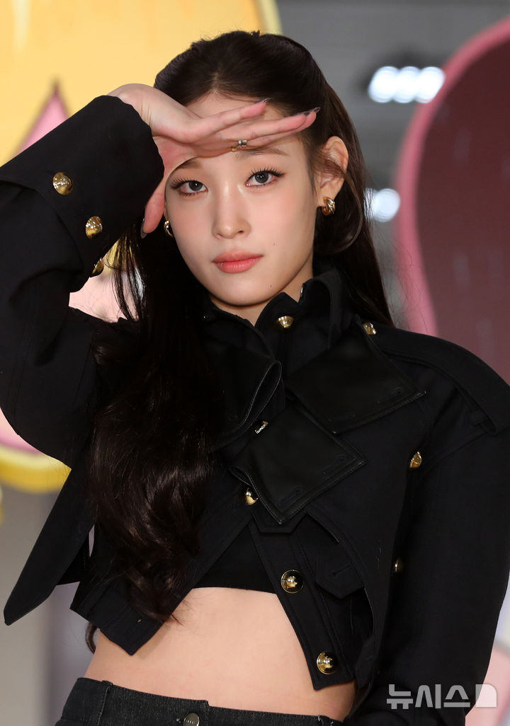 [서울=뉴시스] 김혜진 기자 = 그룹 올데이프로젝트 애니가 8일 오전 서울 성동구 EQL에서 열린 첫 EP '올데이 프로젝트' 발매 기념 포토행사에서 포즈를 취하고 있다. 2025.12.08. jini@newsis.com