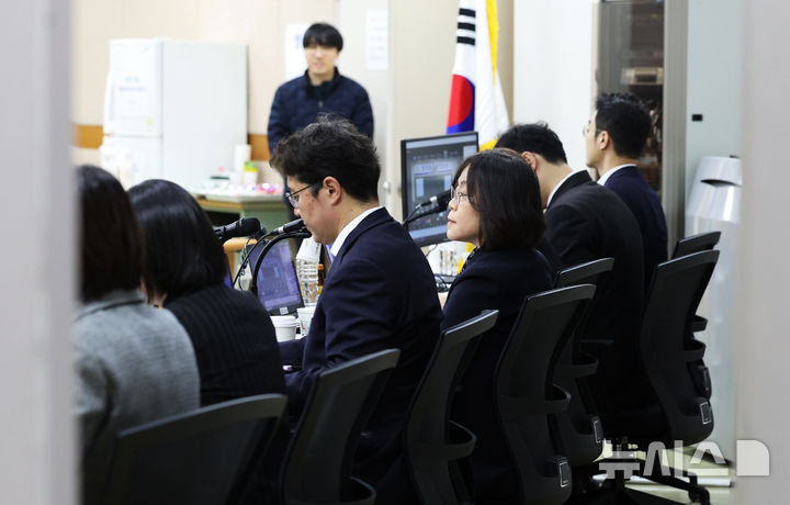 [고양=뉴시스] 김근수 기자 =  김예영 전국법관대표회의 의장이 8일 오전 경기 고양시 일산 사법연수원에서 열린 전국법관대표회의에서 개회 선언을 하고 있다. (공동취재) 2025.12.08. photo@newsis.com