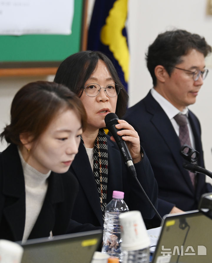 [고양=뉴시스] 김근수 기자 =  김예영 전국법관대표회의 의장이 8일 오전 경기 고양시 일산 사법연수원에서 열린 전국법관대표회의에서 발언하고 있다. (공동취재) 2025.12.08. photo@newsis.com