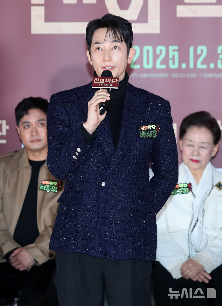 [서울=뉴시스] 김혜진 기자 = 배우 박시후가 8일 오전 서울 용산구 CGV용산아이파크몰에서 열린 영화 '신의 악단' 제작보고회에서 자신을 둘러싼 논란에 대해 입장을 말하고 있다. 2025.12.08. jini@newsis.com