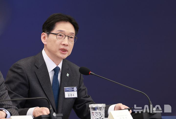 [서울=뉴시스] 고범준 기자 = 김경수 지방시대위원회 위원장이 8일 서울 용산 대통령실 청사에서 열린 지방시대위원회 보고회에서 발언하고 있다. 2025.12.08. bjko@newsis.com