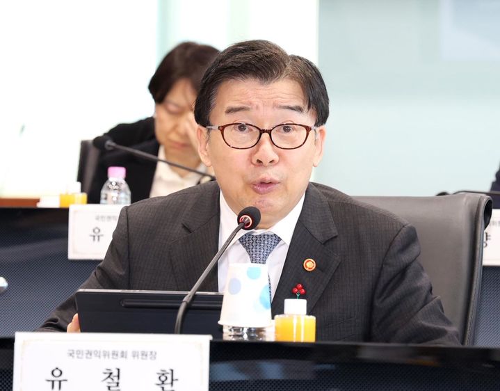 [서울=뉴시스] 유철환 국민권익위원장이 8일 서울 중구 포스트타워에서 열린 2025년 국민권익자문위원회 전체 회의에 참석해 발언하고 있다. (사진=국민권익위원회 제공) 2025.12.08. photo@newsis.com *재판매 및 DB 금지