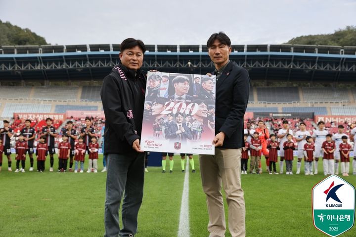 [서울=뉴시스]부천FC 이영민 감독. (사진=한국프로축구연맹 제공)