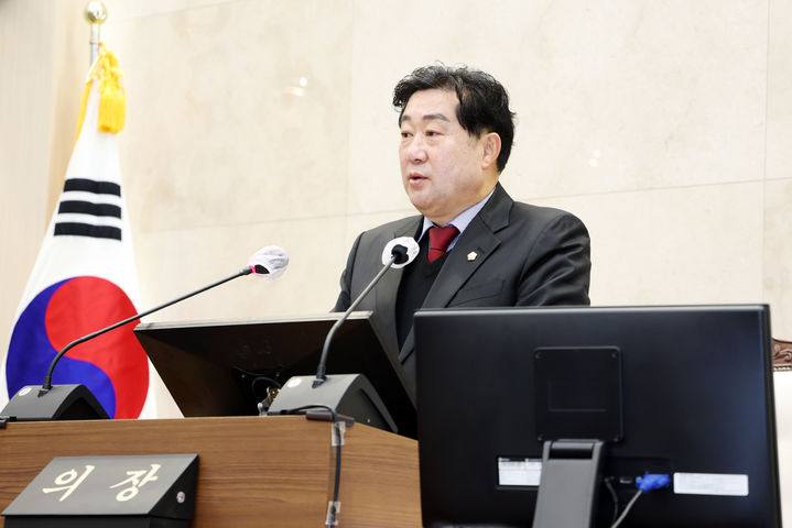 [밀양=뉴시스] 허홍 의장이 제269회 밀양시의회 제2차 정례회 제2차 본회의를 주재하고 있다. (사진= 밀양시의회 제공) 2025.12.09. photo@newsis.com *재판매 및 DB 금지