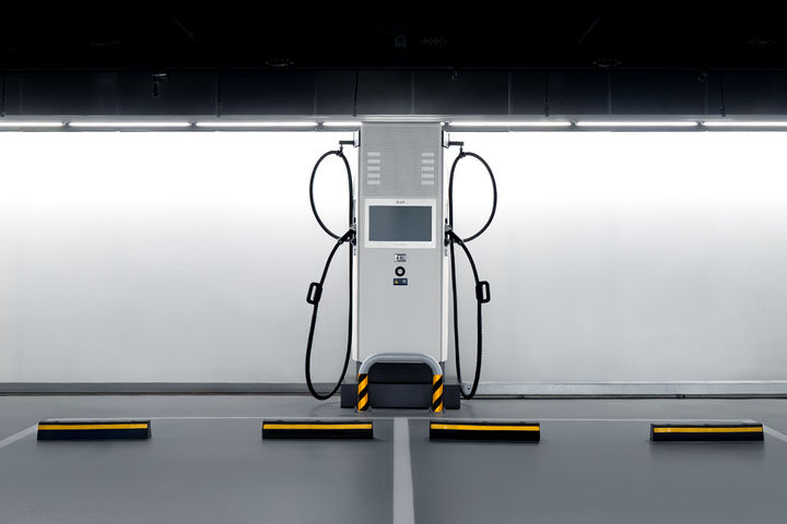 [서울=뉴시스] 고양 현대모터스튜디오에 EV-Q 인증을 획득한 200kW 양팔형 E-pit 충전기가 설치돼 있다. (사진=현대차그룹 제공) 2025.12.9. photo@newsis.com *재판매 및 DB 금지