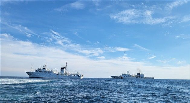 중국어선 불법어업 합동단속 모습. (사진=해양수산부 제공) *재판매 및 DB 금지