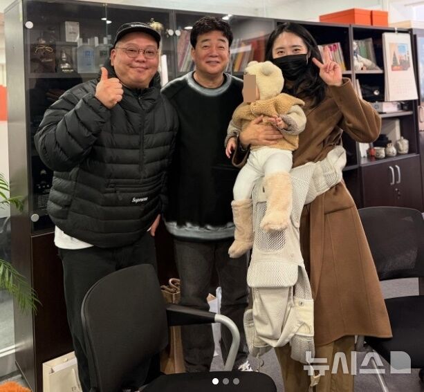 [서울=뉴시스] 과거 SBS 예능 프로그램 '백종원의 골목식당'에 출연해 화제를 모았던 홍탁집(현 '어머니와 아들') 사장이 백종원에게 감사의 인사를 전했다. 2025.12.09. (사진 = 권상훈씨 인스타그램 캡처) photo@newsis.com *재판매 및 DB 금지