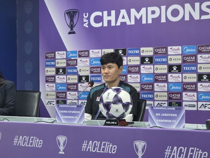 [서울=뉴시스] 프로축구 K리그1 강원FC의 정경호 감독. (사진=한국프로축구연맹 제공) *재판매 및 DB 금지