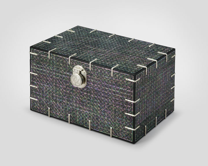 [서울=뉴시스] 대통령상 ‘나전 국화문 보석함’(정기환 제작) (사진=국가유산청 제공) 2025.12.09. photo@newsis.com *재판매 및 DB 금지