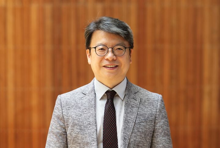 [서울=뉴시스] 한국정치학회 제55대 회장으로 윤종빈 명지대 교수가 취임했다. 사진은 윤종빈 교수. (사진=명지대 제공) 2025.12.09. photo@newsis.com *재판매 및 DB 금지