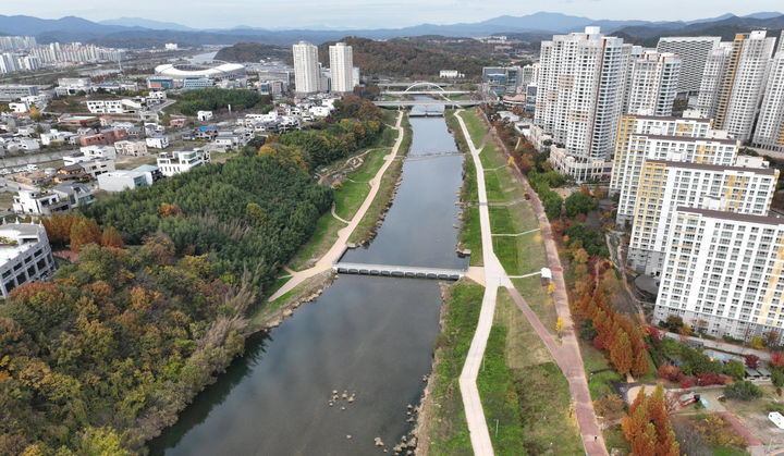 [진주=뉴시스] 경남 진주시는 올해 경남도 지방하천 정비 평가에서 최우수기관으로 선정됐다고 9일 밝혔다. (사진=진주시 제공) 2025.12.09. photo@newsis.com *재판매 및 DB 금지