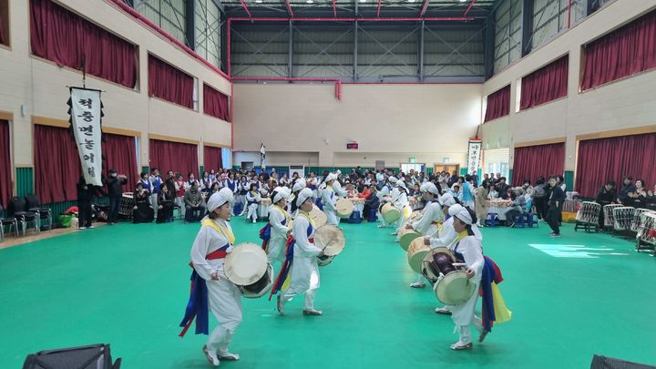 [합천=뉴시스] 합천군 풍물연합회 권역별 순회 어울림 한마당 및 난타 발표회 (사진=합천군 제공) 2025. 12. 09. photo@newsis.com *재판매 및 DB 금지