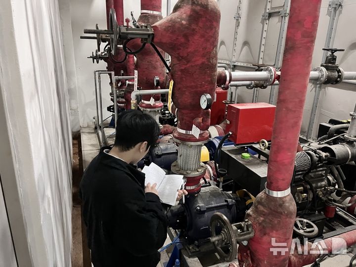 [제주=뉴시스] 제주소방안전본부 특별사법경찰 건축물 소방시설 조사 자료사진. (사진=제주소방안전본부 제공) 2025.12.09. photo@newsis.com