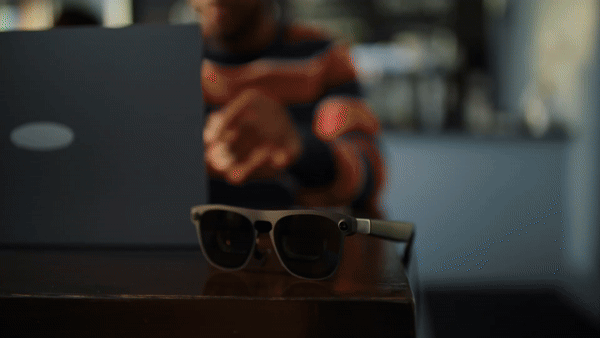 [서울=뉴시스] 구글은 8일(현지 시간) 온라인 쇼케이스 '안드로이드 쇼: XR 에디션'을 열고 내년 XR 기기 출시 계획을 전했다. 영상은 엑스리얼과 협업한 유선 XR 안경 '프로젝트 아우라' (영상=구글) *재판매 및 DB 금지