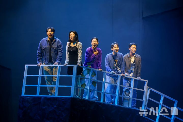 [제주=뉴시스] 제주도문화예술진흥원 창작뮤지컬 '고래의 아이' 공연 장면. (사진=제주도문화예술진흥원 제공) 2025.12.09. photo@newsis.com