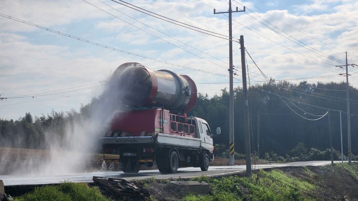[무안=뉴시스] 전남도, 조류인플루엔자 방역 현장. (자료 = 전남도 제공). 2025.12.09. photo@newsis.com *재판매 및 DB 금지
