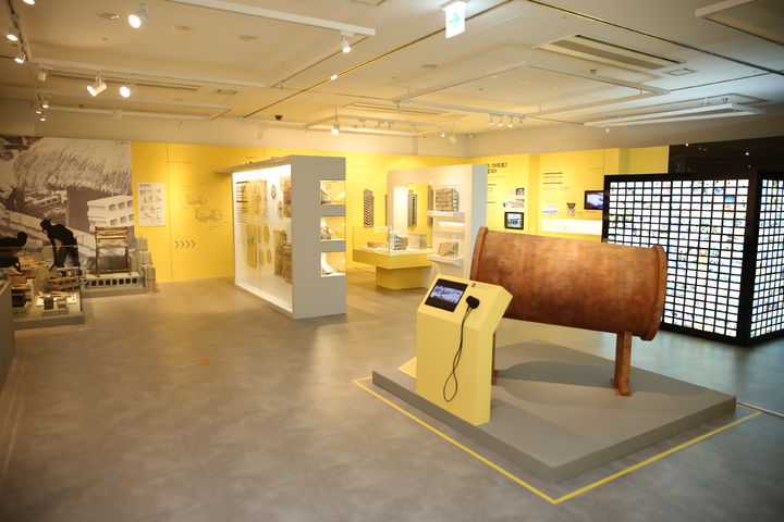 [진주=뉴시스]LH, 기획전시 시멘트 내부전경.(사진=LH 제공).2025.12.09.photo@newsis.com *재판매 및 DB 금지