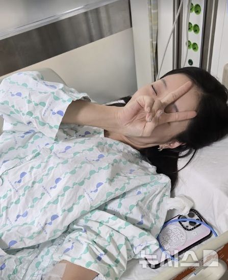 [서울=뉴시스] 방송인 출신 필라테스 강사 원진서(본명 원자현)가 코미디언 윤정수와 결혼 일주일 만에 응급실을 찾은 근황을 전했다. 2025.12.09. (사진 = 원진서 인스타그램 캡처) photo@newsis.com *재판매 및 DB 금지