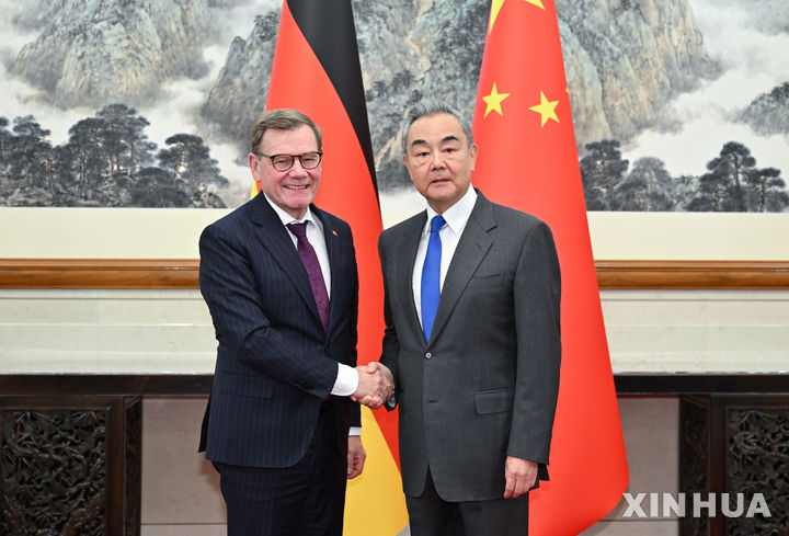 (251208) -- BEIJING, Dec. 8, 2025 (Xinhua) -- Chinese Foreign Minister Wang Yi, also a member of the Political Bureau of the Communist Party of China Central Committee, holds talks with German Foreign Minister Johann Wadephul in Beijing, capital of China, Dec. 8, 2025. (Xinhua/Dai Tianfang)