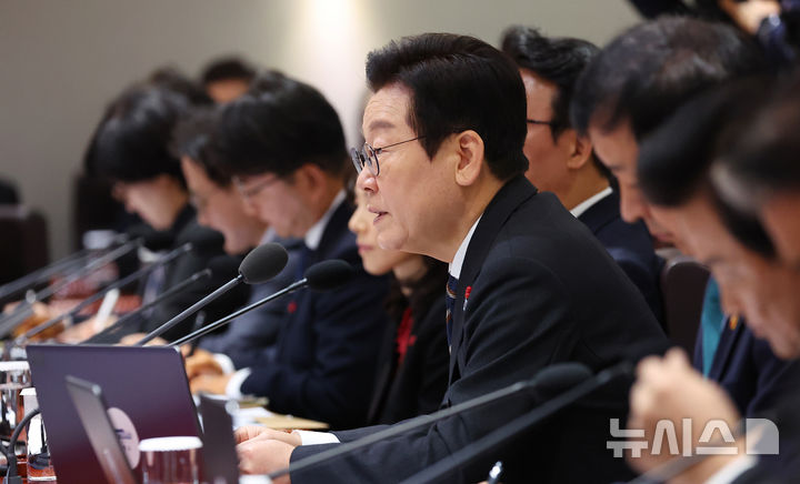 [서울=뉴시스] 고범준 기자 = 이재명 대통령이 9일 서울 용산 대통령실 청사에서 열린 국무회의에서 발언하고 있다. (대통령실통신사진기자단) 2025.12.09. bjko@newsis.com