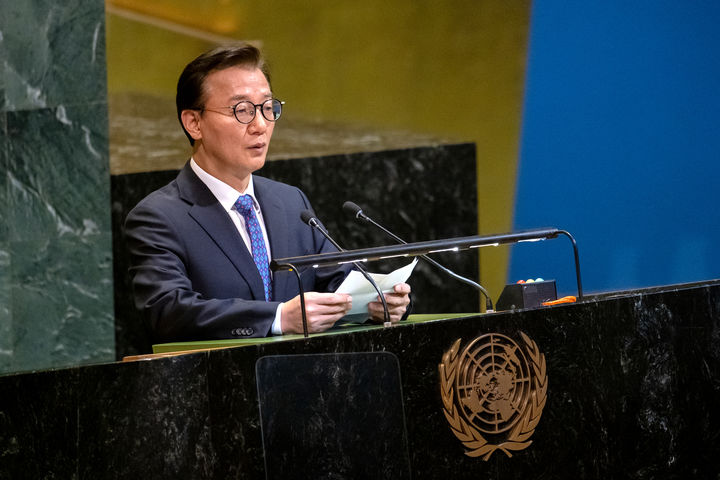 전재수 해양수산부 장관이 미국 뉴욕에서 열린 UN 총회에서 결의안을 설명하고 있다. (사진=해양수산부 제공) *재판매 및 DB 금지