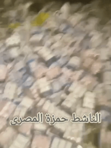 [서울=뉴시스] 반(反)하마스 성향의 팔레스타인 운동가 아흐메드 푸아드 알카티브는 지난 9일 하마스가 아동용 식량을 은닉해 가자지구의 기근을 의도적으로 악화시키고 있다는 주장과 함께 관련 영상을 액스(옛 트위터)에 공개했다.(사진출처: 알카티브 X 계정)2025.12.08 *재판매 및 DB 금지