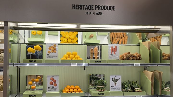 [서울=뉴시스] 이주혜 기자 = 10일 서울 강남구 하우스오브신세계 청담' 식품관 '트웰브'에 신선식품이 진열돼 있다. 2025.12.10. winjh@newsis.com *재판매 및 DB 금지