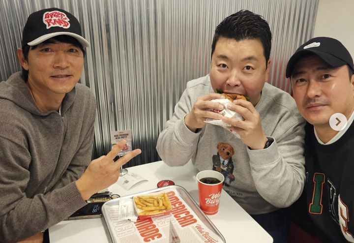 [서울=뉴시스]정호영·김남일·안정환(사진=SNS 캡처)2025.12.10 photo@newsis.com *재판매 및 DB 금지