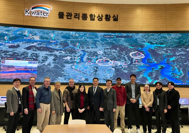 [대전=뉴시스]미국 실리콘밸리 워터의 리타 찬(Rita Chan) 수석 부사장을 포함한 7명의 대표단이 산타클라라 지역 디지털 물관리 시스템 구축 사업 협의를 위해 8~10일까지 한국수자원공사를 방문했다. 2025. 12. 10 photo@newsis.com *재판매 및 DB 금지