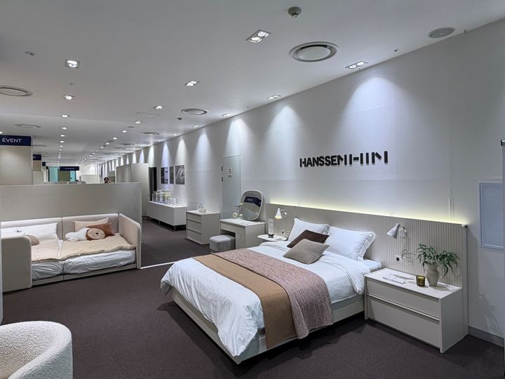 [서울=뉴시스] 한샘의 AK플라자 분당점 팝업 스토어. (사진=한샘 제공) 2025.12.10. photo@newsis.com *재판매 및 DB 금지