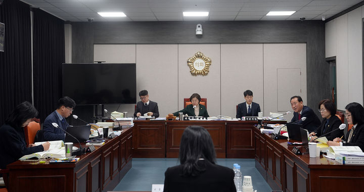 10일 태백시의회 위원회실에서 열린 시의회 예결특위의 2026년도 예산안 심사.()사진=태백시의회 제공) *재판매 및 DB 금지