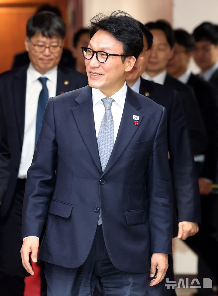 [서울=뉴시스] 추상철 기자 = 김민석 국무총리가 10일 오전 서울 종로구 정부서울청사에서 열린 국가정책조정회의에 참석하고 있다. 2025.12.10. scchoo@newsis.com