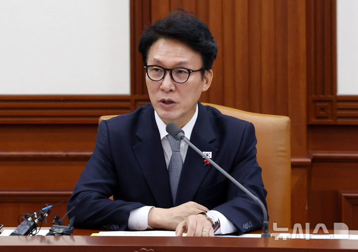 [서울=뉴시스] 추상철 기자 = 김민석 국무총리가 10일 오전 서울 종로구 정부서울청사에서 열린 국가정책조정회의에서 발언하고 있다. 2025.12.10. scchoo@newsis.com