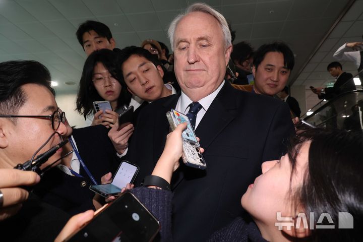 '의원직 사퇴' 인요한 "계엄 이후 밝혀지는 일들 치욕스러워"