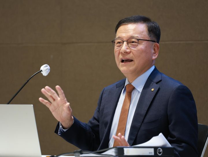 [서울=뉴시스] 김종화 한국은행 금융통화위원이 지난해 12월 10일 서울 중구 한국은행에서 기자간담회를 하고 있다. (사진=한국은행 제공) 2025.12.10. photo@newsis.com *재판매 및 DB 금지