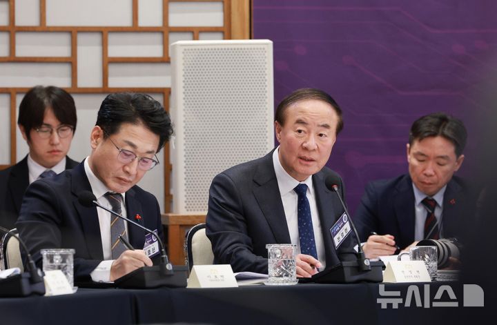 [서울=뉴시스] 고범준 기자 = 전영현 삼성전자 부회장이 10일 서울 용산 대통령실 청사에서 열린 AI 시대의 K-반도체 비전과 육성전략 보고회에서 발언하고 있다. 2025.12.10. bjko@newsis.com