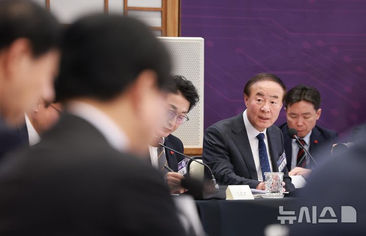 [서울=뉴시스] 고범준 기자 = 전영현 삼성전자 부회장이 10일 서울 용산 대통령실 청사에서 열린 AI 시대의 K-반도체 비전과 육성전략 보고회에서 발언하고 있다. 2025.12.10. bjko@newsis.com