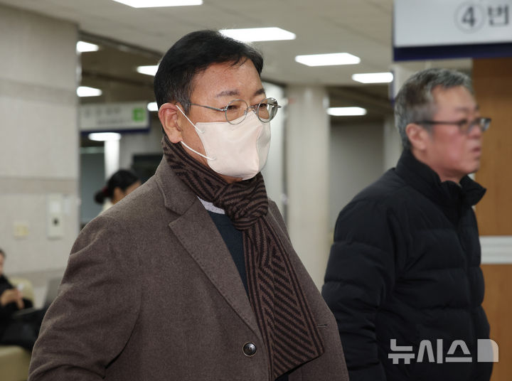 '대북송금 회유 핵심 증인' 안부수, 서울고검 출석